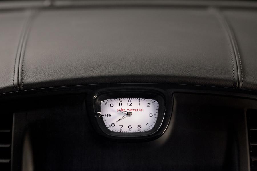 Детали интерьера Chrysler 300C John Varvatos Limited Edition (LX2) 2013 года  (фото 3 из 27)